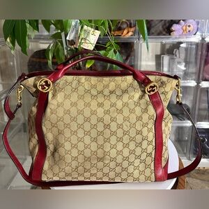 Authentic Gucci Beige and Red Shoulder two way  Bag. Feel free to send offer